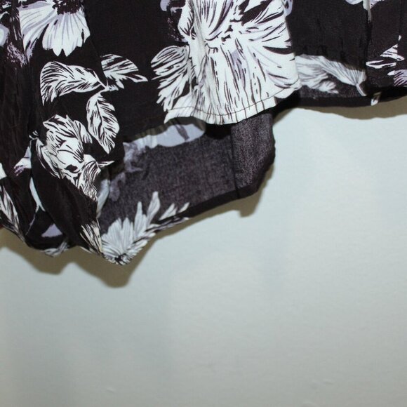 Audrey 3 +1 Floral Romper Size Medium - Picture 6 of 10